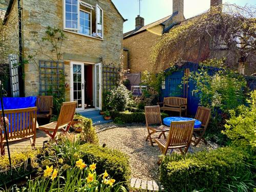 Chipping Norton House | Lamorna Cottage