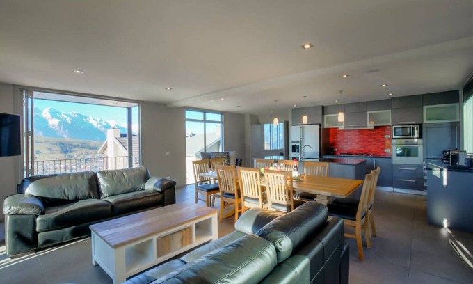 Queenstown House | Lancewood Lane, Spa & Views