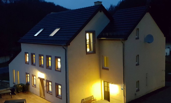 Zweifelscheid Apartment | Landhaus Eifel, mit ca. 220qm, 7 Schlafräume, für max. 20 Personen
