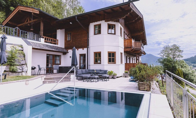 Kaprun Apartment | Landhaus Lodges Kaprun - Franz, infinity pool & garden