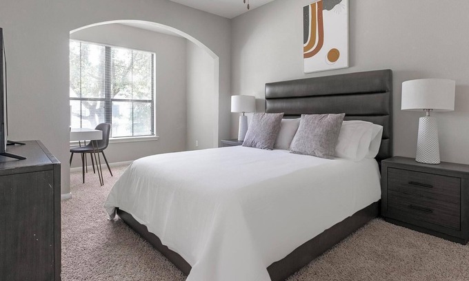 Briarforest Apartment | Landing | Amazing 1BD, Pool, Gym