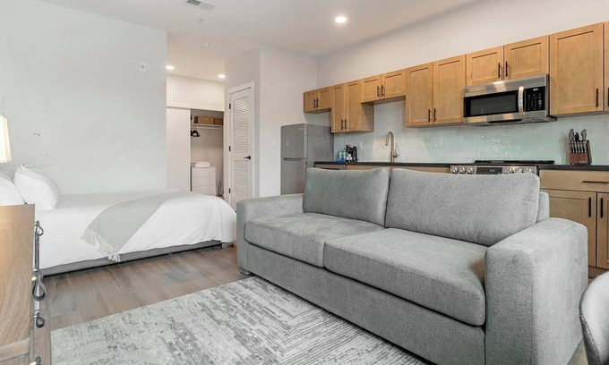 Kensington Apartment | Landing | Amazing Studio, Gym, Rooftop Lounge