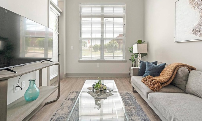 Nashville Apartment | Landing at Abberly Foundry - 1 Bedroom in Watki.