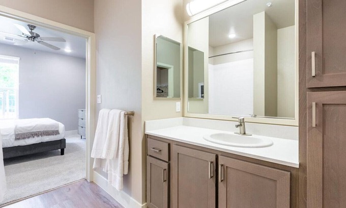 North Natomas Apartment | Landing at Alira Luxury Apartments - 2 Bedrooms in Natomas Crossing