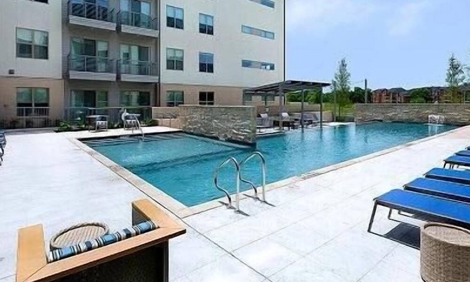 Fort Worth Apartment | Landing at Atlas Waterside Apartments - 1 Bedroom in Downtown Benbrook
