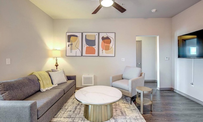 Fort Worth Apartment | Landing at Bottle House on Main - 2 Bedrooms in.