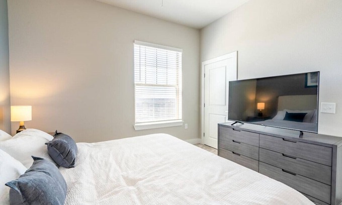 Briargate Apartment | Landing at Crowne at Briargate - 2 Bedrooms in Briargate