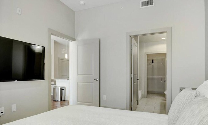 Memorial Apartment | Landing at District at Memorial Apartments - 2 Bedrooms in Memorial City