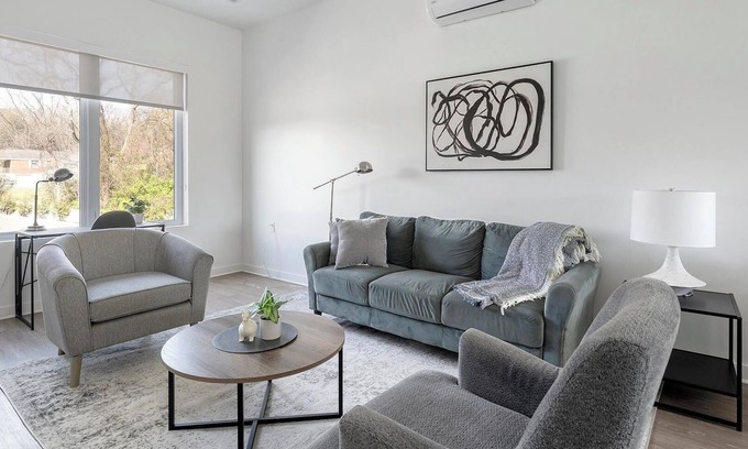 Donelson Apartment | Landing at Flats at Donelson - 2 Bedrooms in Do.