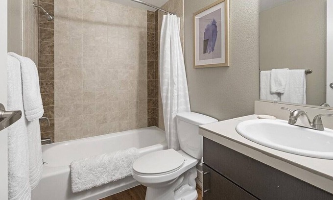 Longmont Apartment | Landing at Parkway Flats - 2 Bedrooms in Downtown Longmont