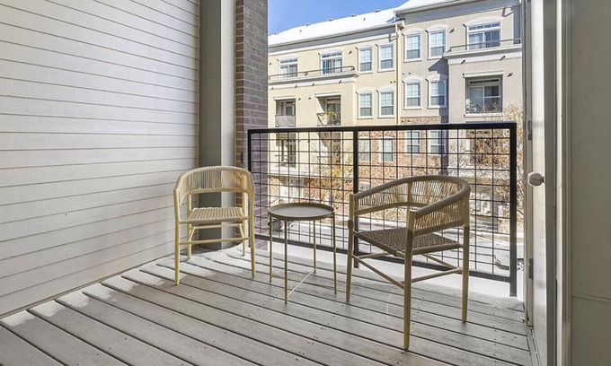 Lone Tree Apartment | Landing at Regency RidgeGate - 1 Bedroom in Downtown Lone Tree