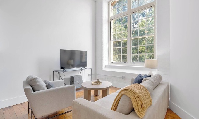 Greenville Apartment | Landing at The American Spinning Mill - 1 Bedro.