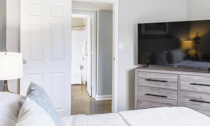 Indianapolis Apartment | Landing at The Lodge at Trails Edge - 1 Bedroom in Nora /Far Northside