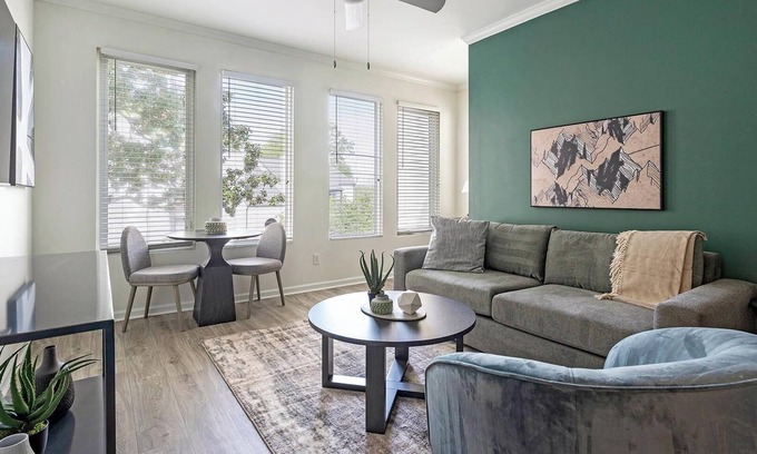 Green Hills Apartment | Landing at The Metropolitan - 1 Bedroom in Nash.