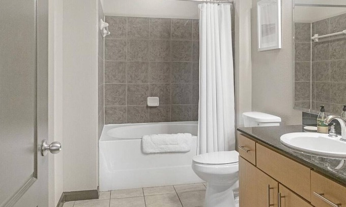 Mid City South Apartment | Landing at The Millennium Towne Center - 1 Bedroom in Mid City South