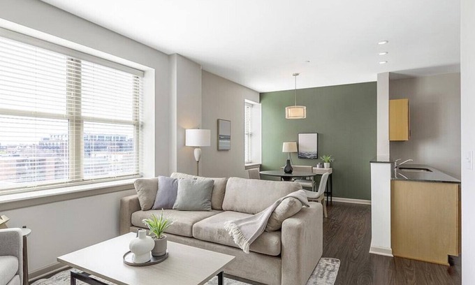 Midtown Apartment | Landing at The Strathmore Apartments - 1 Bedroom in Cass Corridor