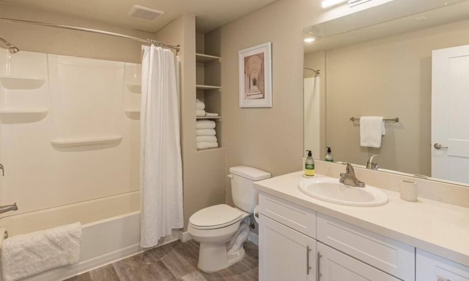Sparks Apartment | Landing at Waterfront at the Marina - 2 Bedrooms in Downtown Sparks