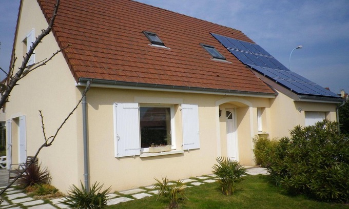 Lion-sur-Mer House | Landing beach: house with a quiet and pleasant garden
