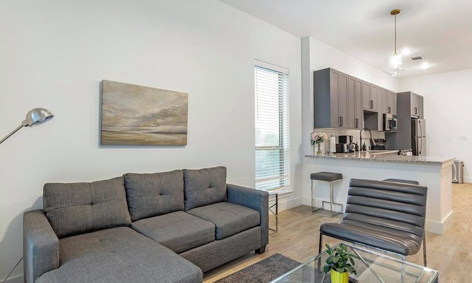 Denton Apartment | Landing | Beautiful 1BD in Denton