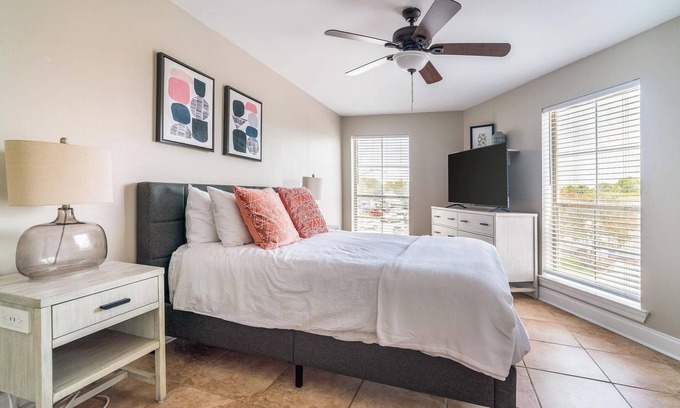 Mid City North Apartment | Landing | Beautiful 2BD, Gym, Pool