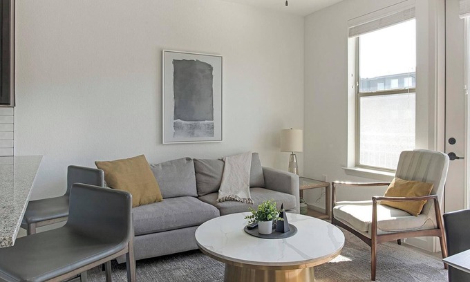 Dallas Apartment | Landing | Chic 1BD, Pool, Clubhouse