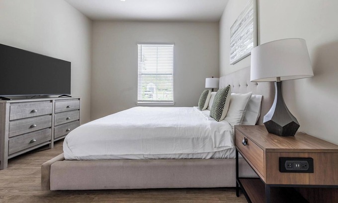 Wimauma Apartment | Landing | Chic 2BD, Clubhouse, Pool