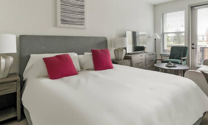 Northside Apartment | Landing | Chic Studio, Gym, Clubhouse