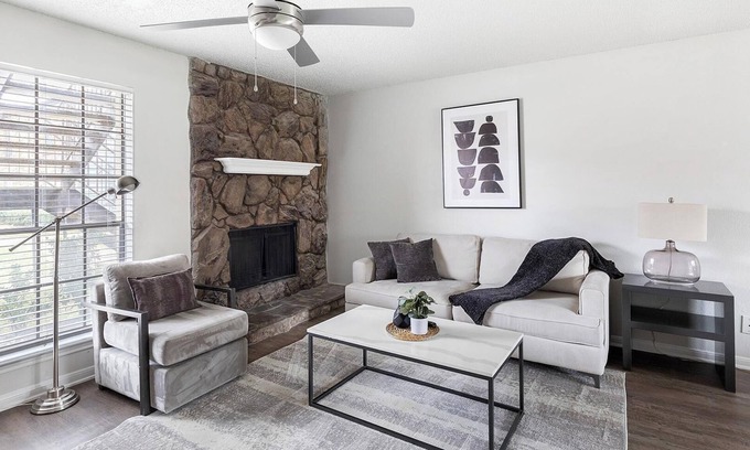 Denton Apartment | Landing | Incredible 2BD, Pool, Gym