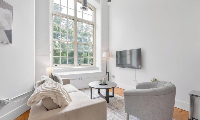Greenville Apartment | Landing | Modern 1BD, Gym, Yoga Studio
