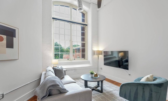 Greenville Apartment | Landing | Modern 1BD, Gym, Yoga Studio