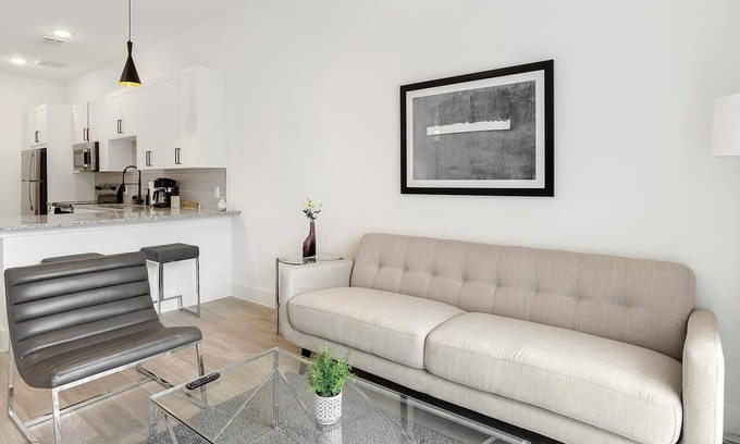 Denton Apartment | Landing | Modern 1BD, Gym
