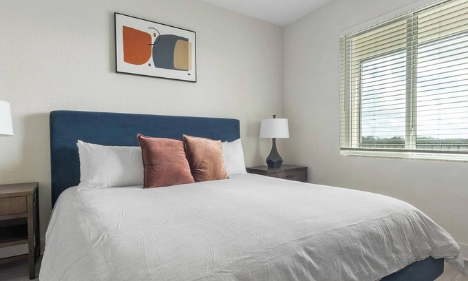 Palmetto Apartment | Landing | Spectacular 1BD, Pool, Gym
