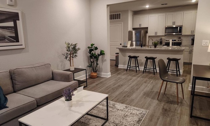 Newberry Apartment | Landing | Spectacular 2BD, Gym, Pool