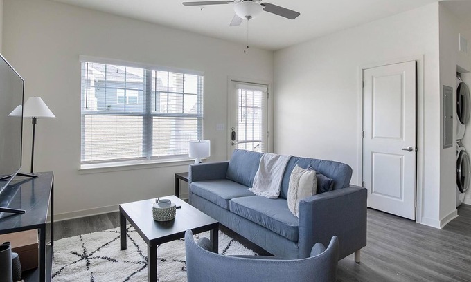 Fort Worth Apartment | Landing | Spectacular 1BD, Pool, Gym