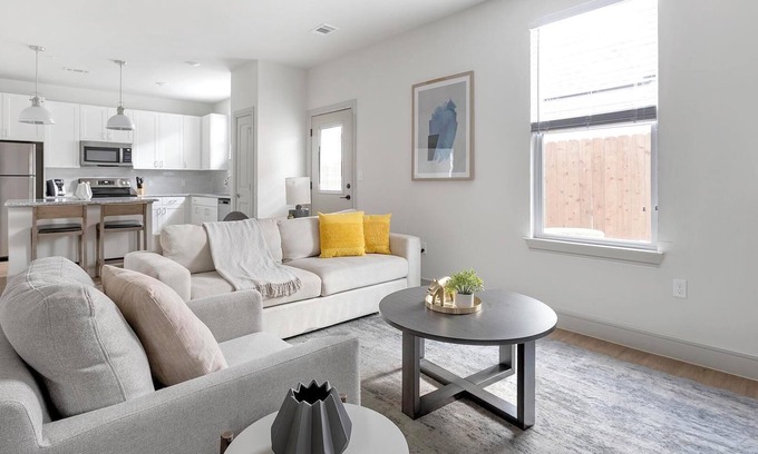 Tarrant County Apartment | Landing | Spectacular 2BD, Gym, Clubhouse