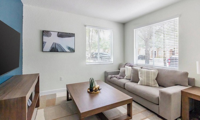 Homestead Apartment | Landing | Stunning 3BD, Pool