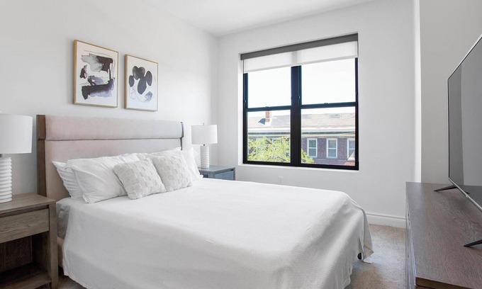 Little Italy Apartment | Landing | Stylish 2BD, Gym