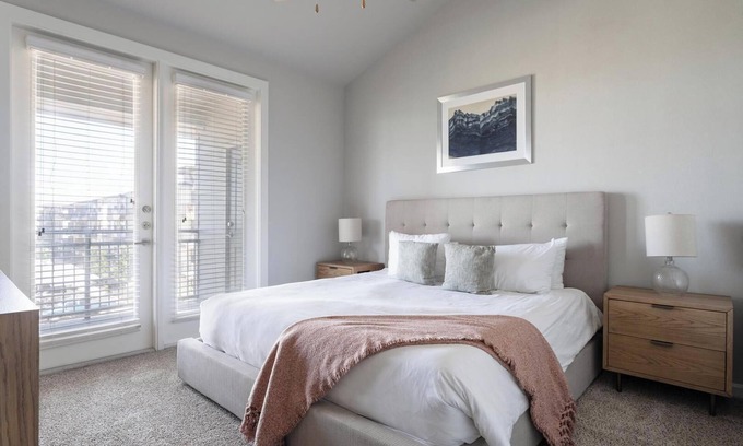 Buda Apartment | Landing | Stylish 2BD, Pool, Gym