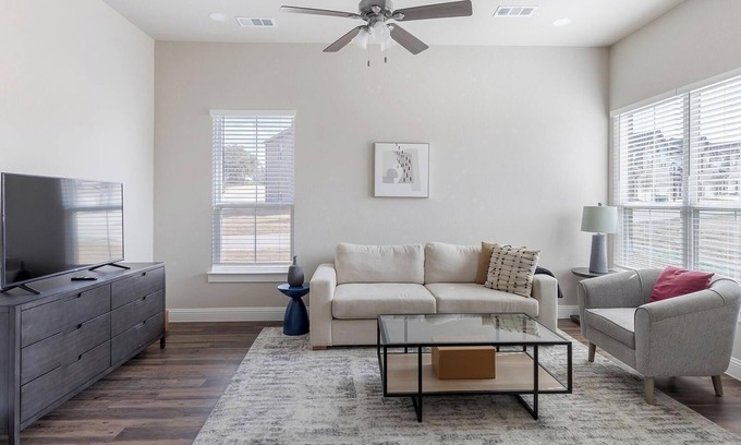 Weatherford Apartment | Landing | Stylish 3BD in Weatherford