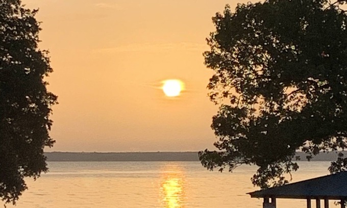 West Livingston House | Lando's Landing Lakefront Resort- True Waterfront!