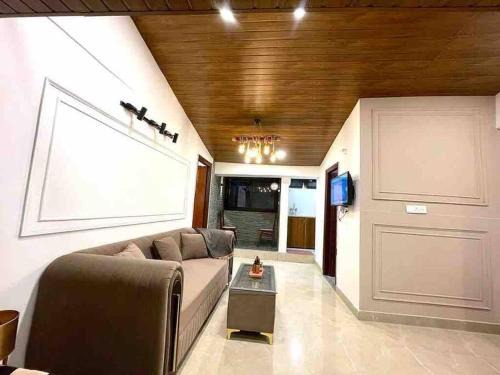 The Mall Road Apartment | Landour Exotica