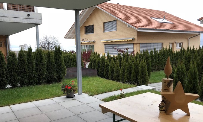 Leissigen Apartment | Landscapes with Lake and mountains
