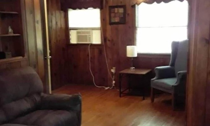 Knoxville Apartment | Lansing attic Summary
