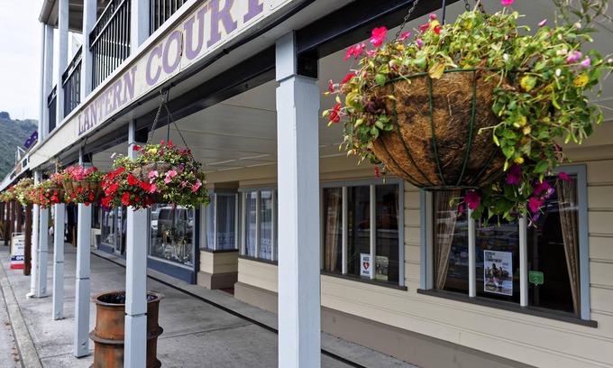 Reefton Apartment | Lantern Court Motel