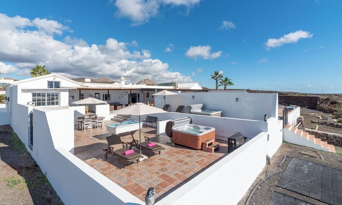 Macher Apartment | Lanzarote Apartment Geranio