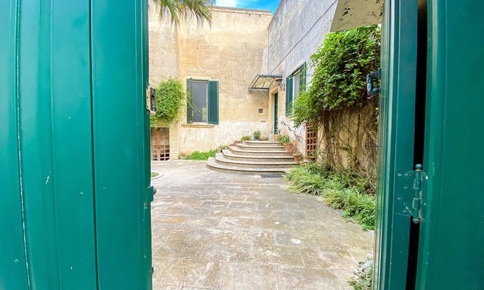Uggiano la Chiesa Villa | Lanzilao Mansion