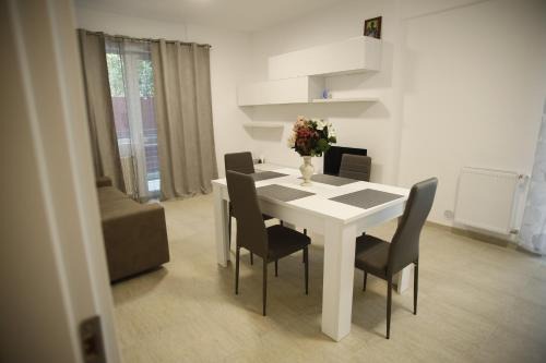 Focsani Apartment | Lar Apartment