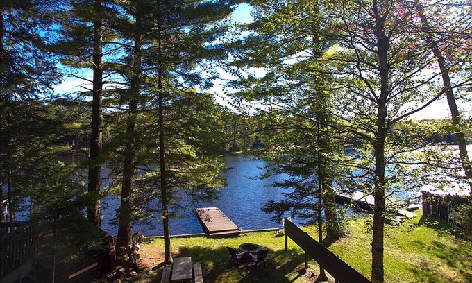 Old Forge House | Larch Lakehouse Waterfront! - w/dock & firepit - .5 miles to town Sleeps 7