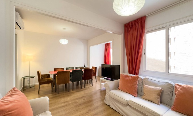 Sants Apartment | Large 3-bedroom apartment just minutes from the city center