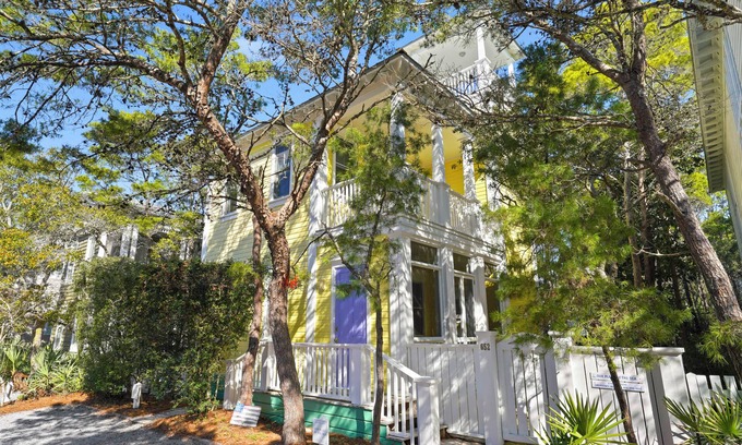 Seaside House | Large 1 BD Guest Cottage Stand Alone Home in Seaside + 2 Adult Bikes!